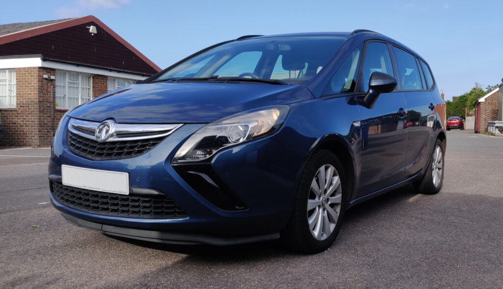 Zafira front corner view